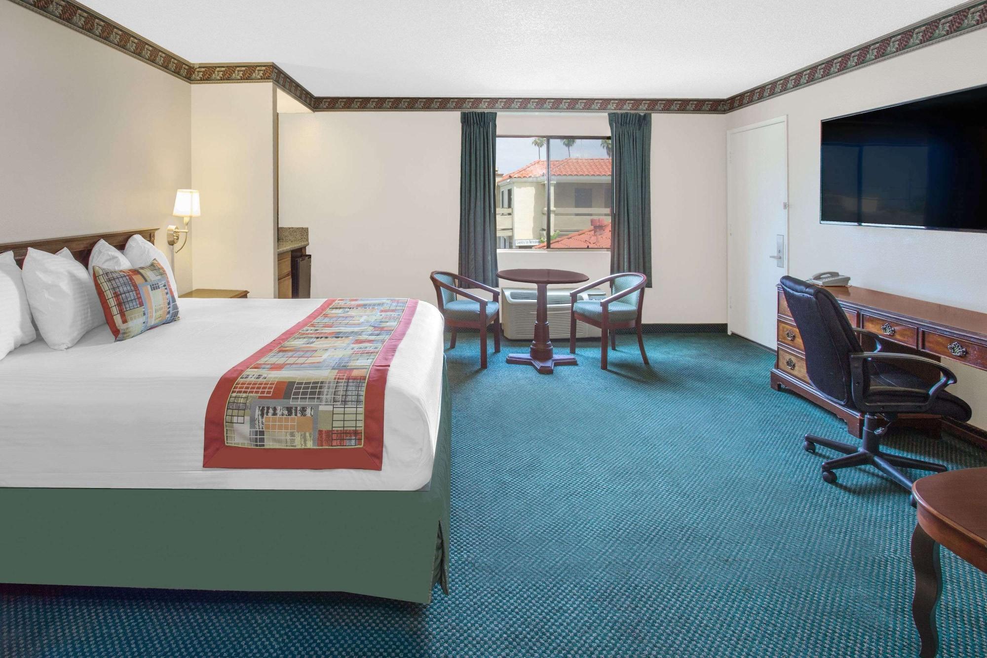 Travelodge By Wyndham Costa Mesa Newport Beach Hacienda Exterior foto